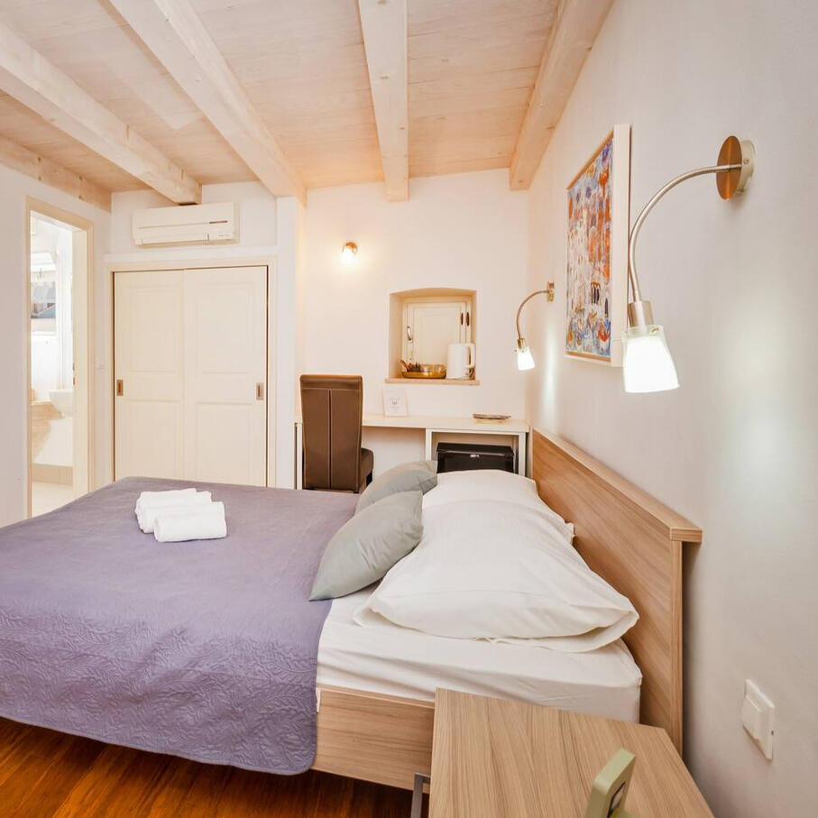 RAFAEL ROOMS &amp; APARTMENTS